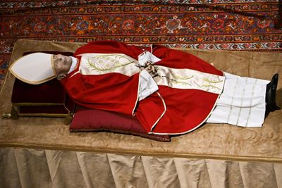 Pope Francis to lead ex-pontiff Benedict's funeral