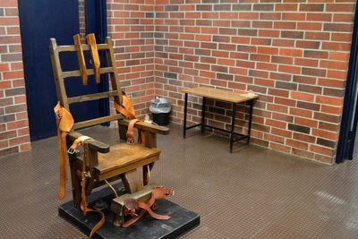 Electric chair, firing squad's legality at S. Carolina court