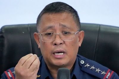 Philippine police chief offers to quit over drug-linked cops
