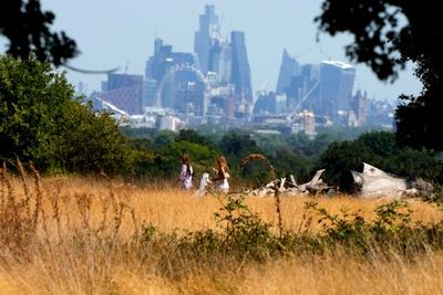 UK recorded average temperature of over 10C for first time in 2022