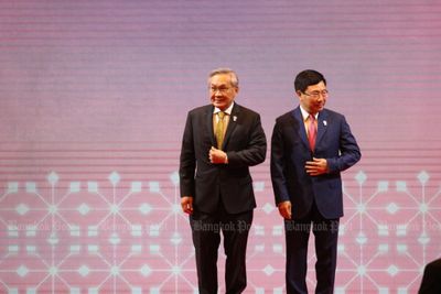Vietnam dismisses two ministers amid corruption probes