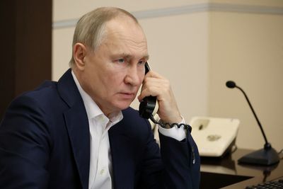 Putin tells Erdogan: Ukraine must accept loss of territories for there to be dialogue