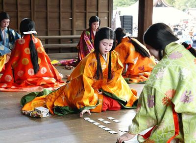 Kyoto shrine holds New Year's karuta event for 1st time in 3 yrs