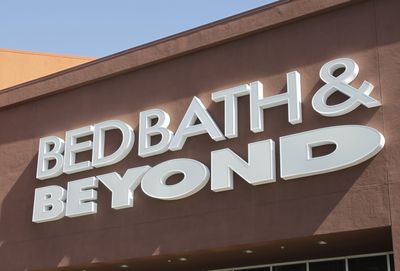 Bed Bath & Beyond warns that it may go bankrupt