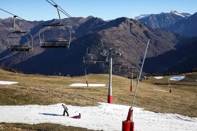 Skiers rejoice! Alps set for massive dump of snow with up to 60cm falling this weekend after slopes melt