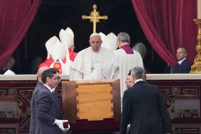 AP PHOTOS: Mosaic of mourners bids farewell to Benedict XVI