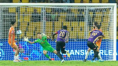 ISL: Ogbeche hat-trick takes Hyderabad FC back to the top as FC Goa stumble in playoffs race