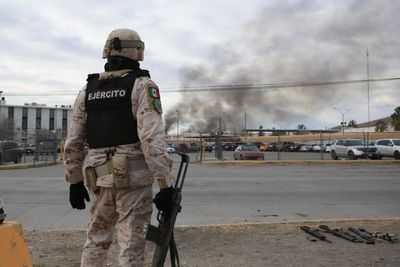 Violence paralyzes Mexican stronghold of Sinaloa drug cartel