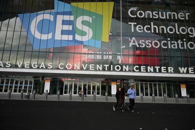 CES tech gala looks to shake off economic gloom