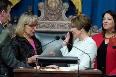 First woman elected Massachusetts governor sworn in