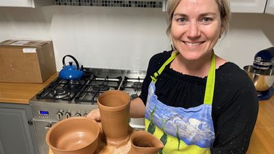 Olympic cycling great Anna Meares turns to painting and pottery to find new creativity after retirement