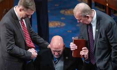 Capitol Lens | Pray tell - Roll Call