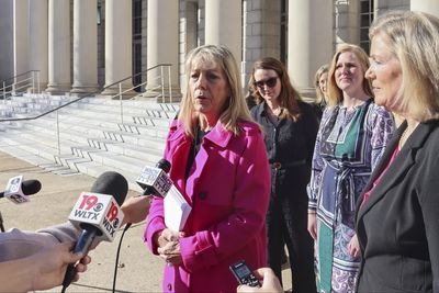 US court strikes down South Carolina abortion ban