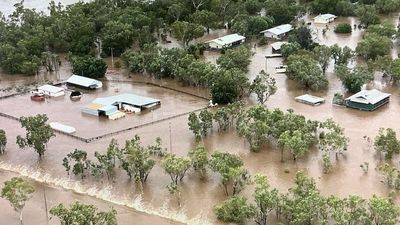Frustration builds as evacuations delayed in 'severe' Kimberley flood emergency