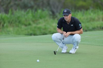 Jordan Spieth catches fans gambling on his putt in Hawaii: ‘I’d be doing the same thing’