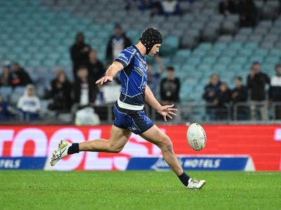 Matt Burton re-signs with NRL's Bulldogs