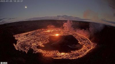 Hawaii’s Kilauea Volcano Erupts Again, Summit Crater Glows