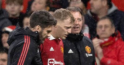 Manchester United give update on Donny van de Beek injury