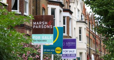 Average UK house price drops for fourth month in a row