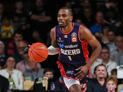 Adelaide storm home over Illawarra in NBL