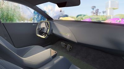 Big Displays In Cars Will Disappear Soon, BMW Boss Believes