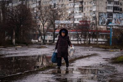 Ukrainian residents venture out on Russian Orthodox Christmas Eve amid Moscow ‘ceasefire’