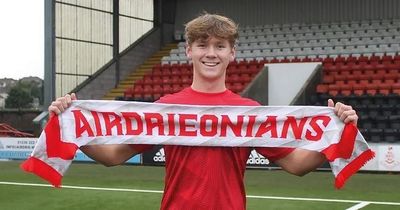 Ex-Middlesbrough striker signs for Airdrie as the Diamonds strengthen for title tilt