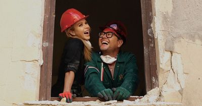 Amanda Holden is helping Alan Carr get over marriage split by renovating two Italian flats with him that cost €2