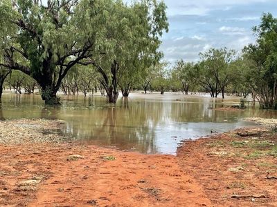 Food drop-offs for flood ravaged WA towns