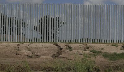 Texas Awards Biggest Border Wall Contract Yet to Trump-Tied Firm