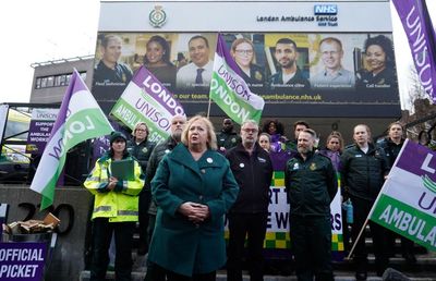 More than 2,600 ambulance workers from Unite to join existing strike