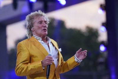 Sir Rod Stewart pays tribute to late brother