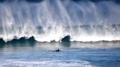 Search for missing swimmer at Mornington Peninsula's dangerous Gunnamatta Beach