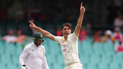 Australia 14 wickets from victory over South Africa at SCG Test after more rain denies Usman Khawaja