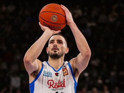 Melbourne United stay in NBL playoff race