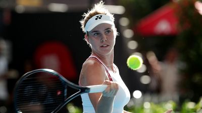 Ons Jabeur falls to teenage qualifier Linda Nosková in Adelaide International semifinals