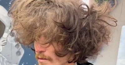Homeless man looks unrecognisable after free haircut from kindhearted barber
