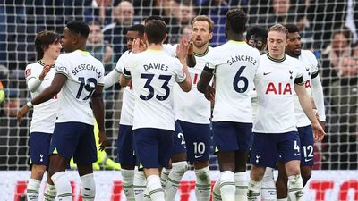 Harry Kane sends Tottenham into FA Cup fourth round