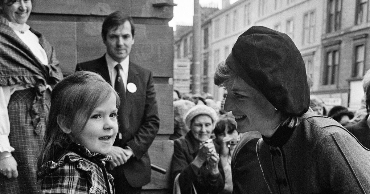 Unseen Glasgow photos show Diana and Charles mingling…