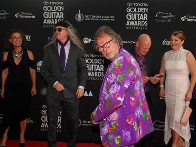 Pack a guitar and a dream for Tamworth