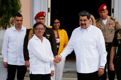 Colombia, Venezuela presidents discuss investment, trade