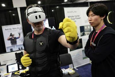 From bees to bullets, CES tech show gives gamers the feels