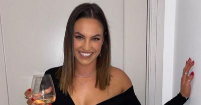 Woman proves Instagram isn't 'real life' with two snaps taken one minute apart