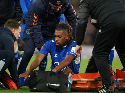 Alex Iwobi injury: Everton midfielder faces three weeks out of action