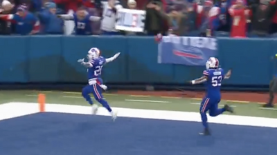 Damar Hamlin had an awesome reaction to Nyheim Hines’ opening kickoff return for a touchdown