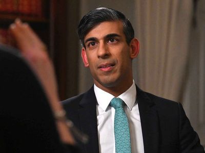 Rishi Sunak sparks ‘chink of optimism’ over NHS pay ahead of showdown talks
