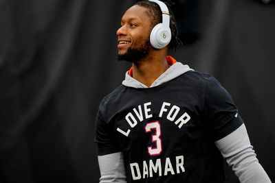 Joe Mixon simulates coin toss after scoring TD for Bengals