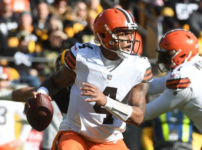 Officials give Browns TD after horrible roughing the passer call