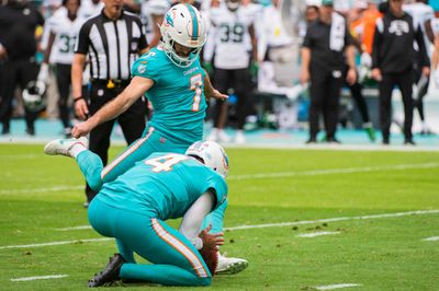 Fans react on Twitter during Dolphins vs. Jets in Week 18