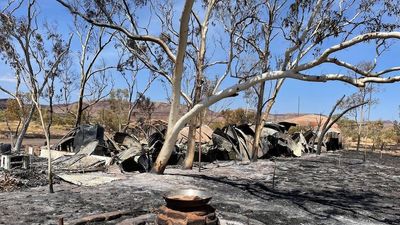 Asbestos-littered town of Wittenoom on track for demolition after bushfire razes buildings